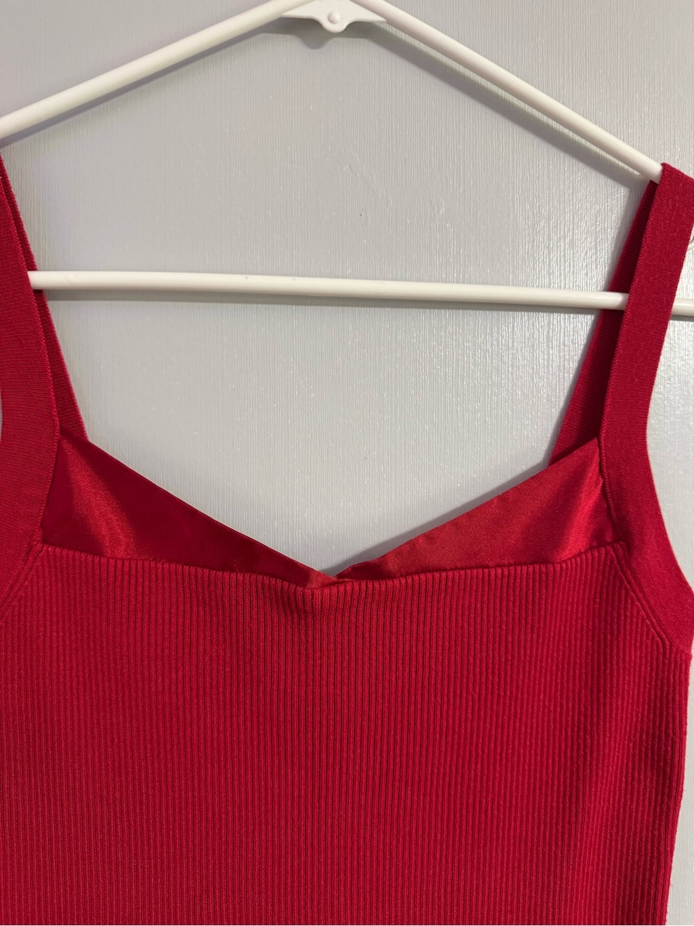 Hillard & Hanson Red Ribbed V-Neck Tank Size Small - Picture 4 of 6